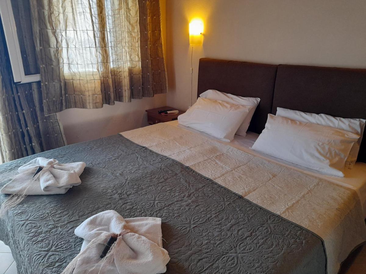 Aparthotel Delfini à Akhladherí Extérieur photo
