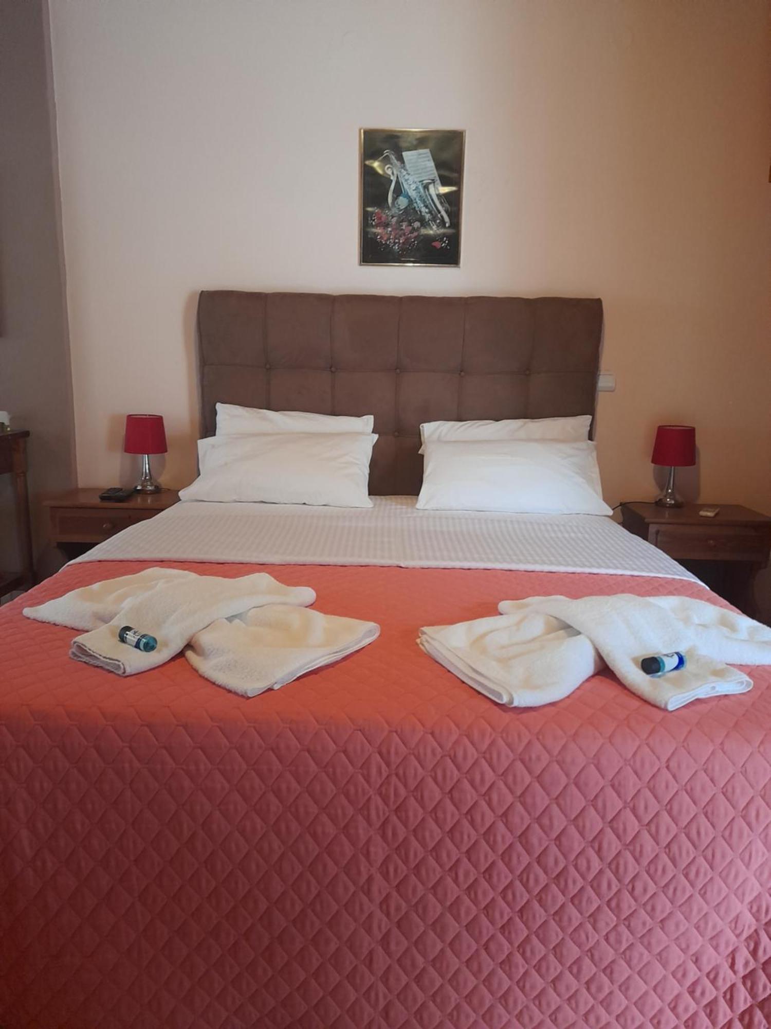 Aparthotel Delfini à Akhladherí Extérieur photo