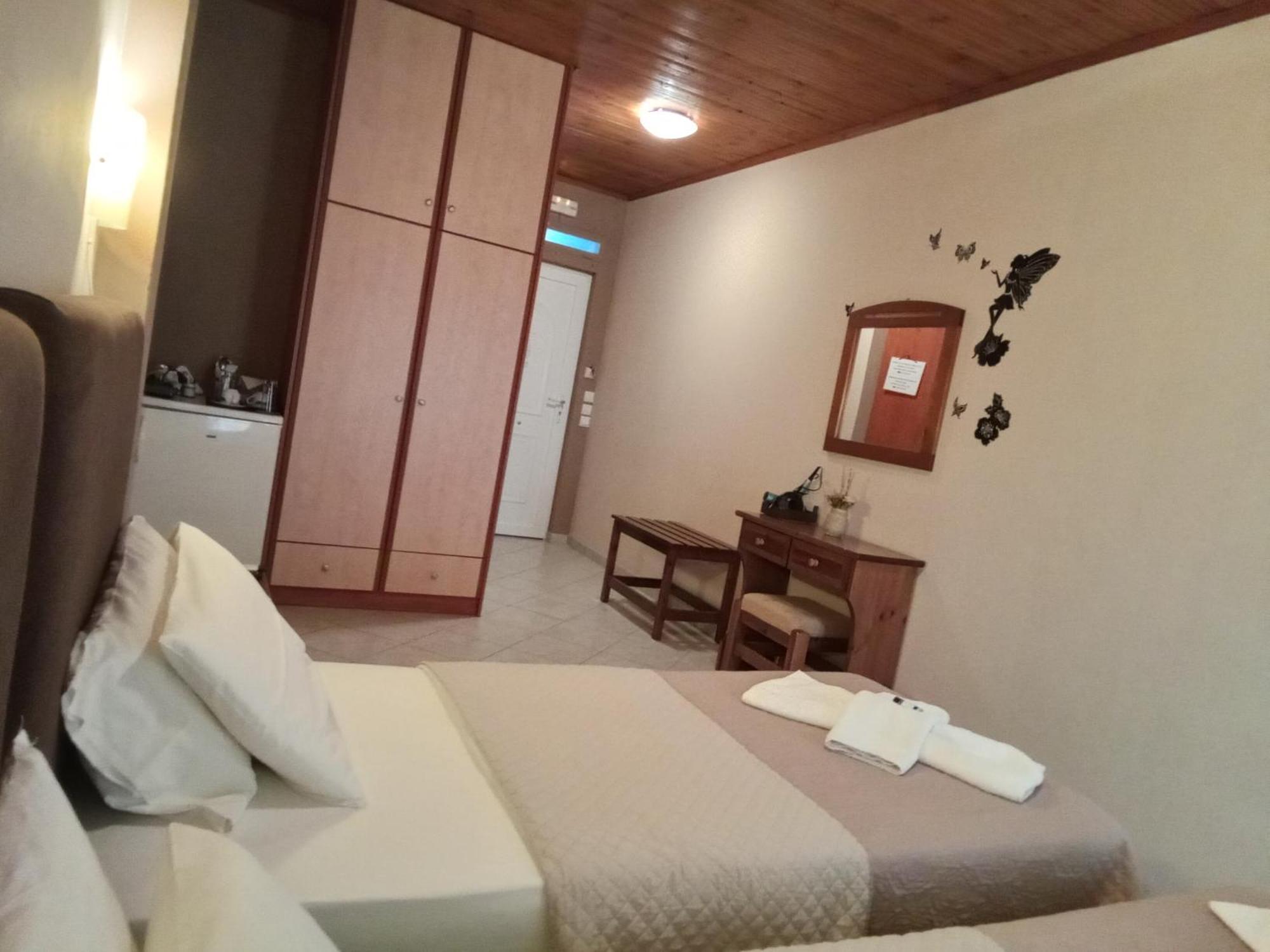Aparthotel Delfini à Akhladherí Extérieur photo