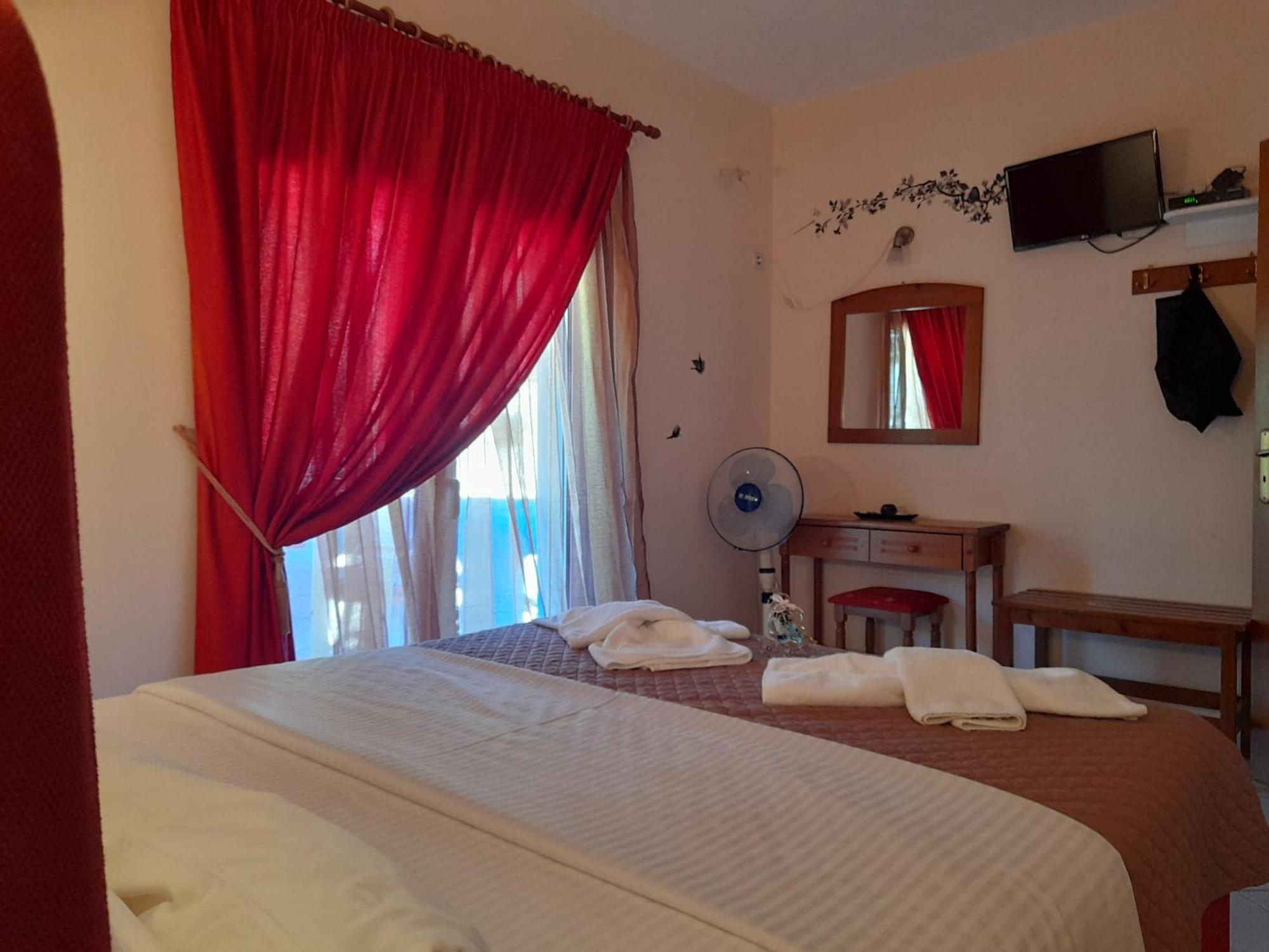 Aparthotel Delfini à Akhladherí Extérieur photo