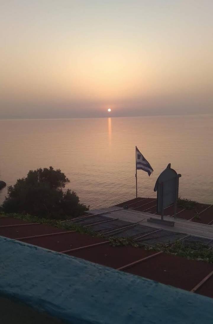 Aparthotel Delfini à Akhladherí Extérieur photo