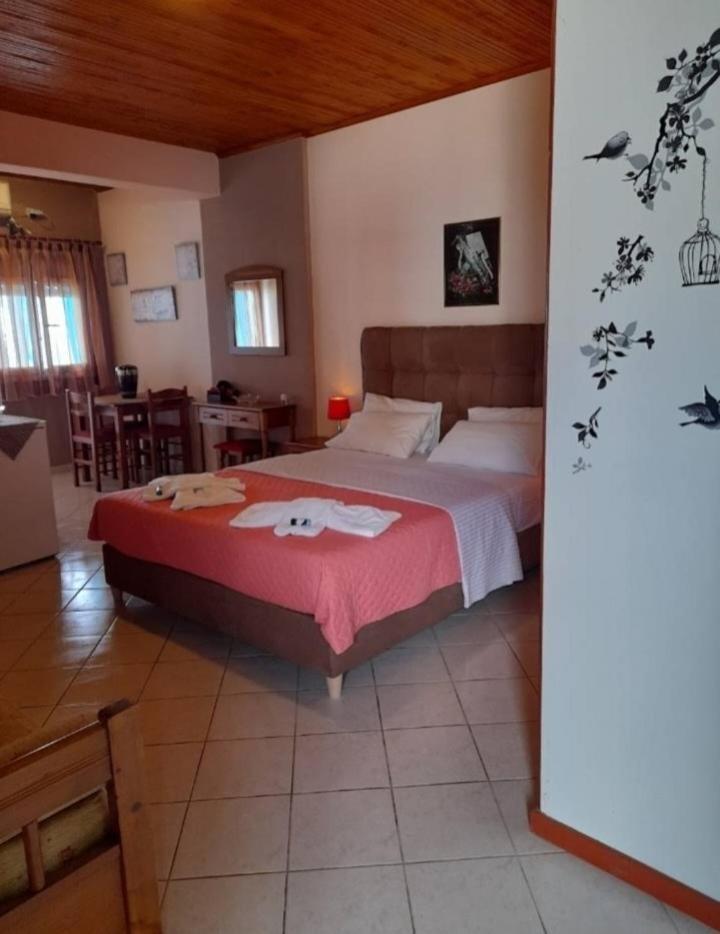 Aparthotel Delfini à Akhladherí Extérieur photo