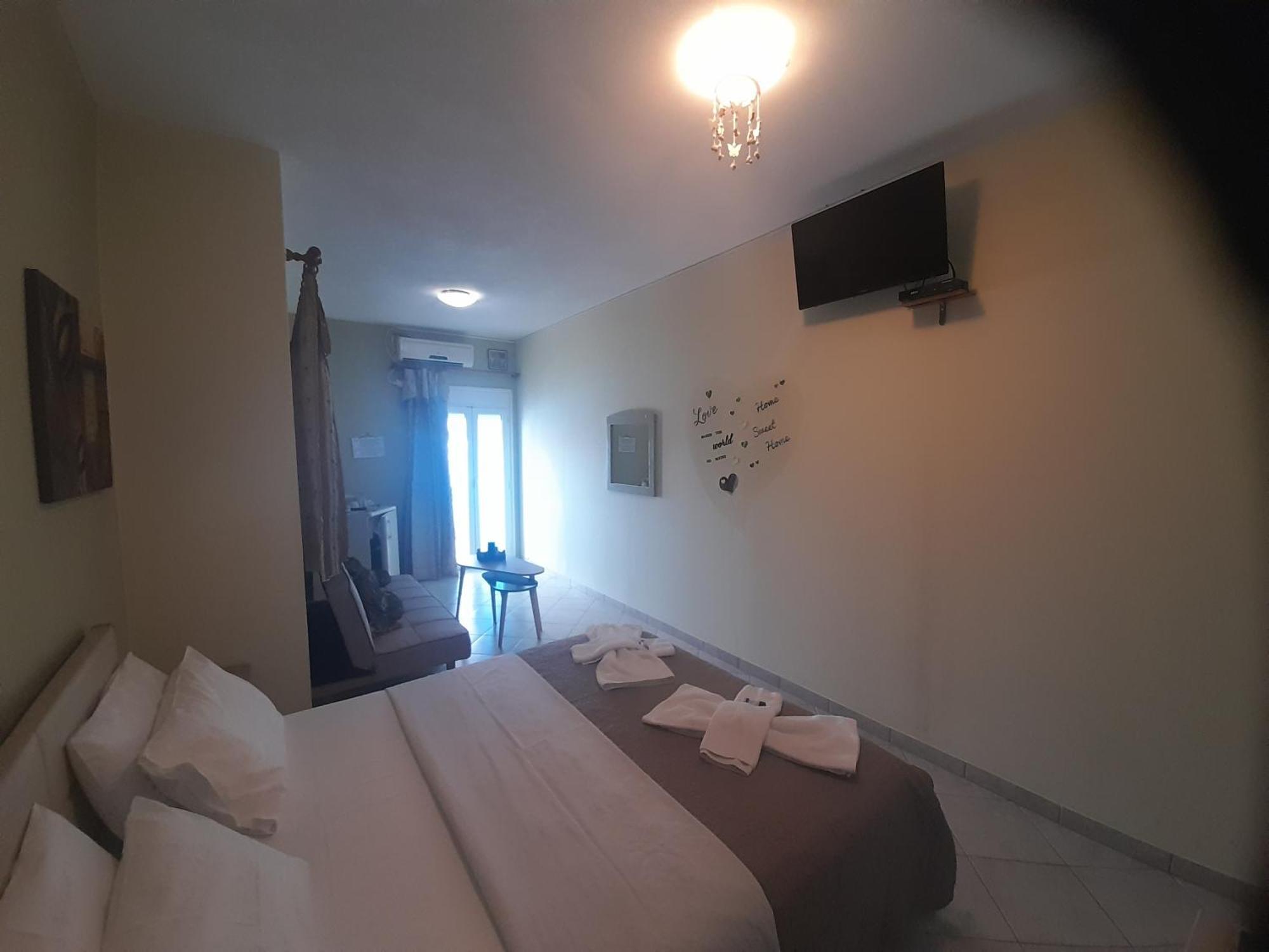 Aparthotel Delfini à Akhladherí Extérieur photo
