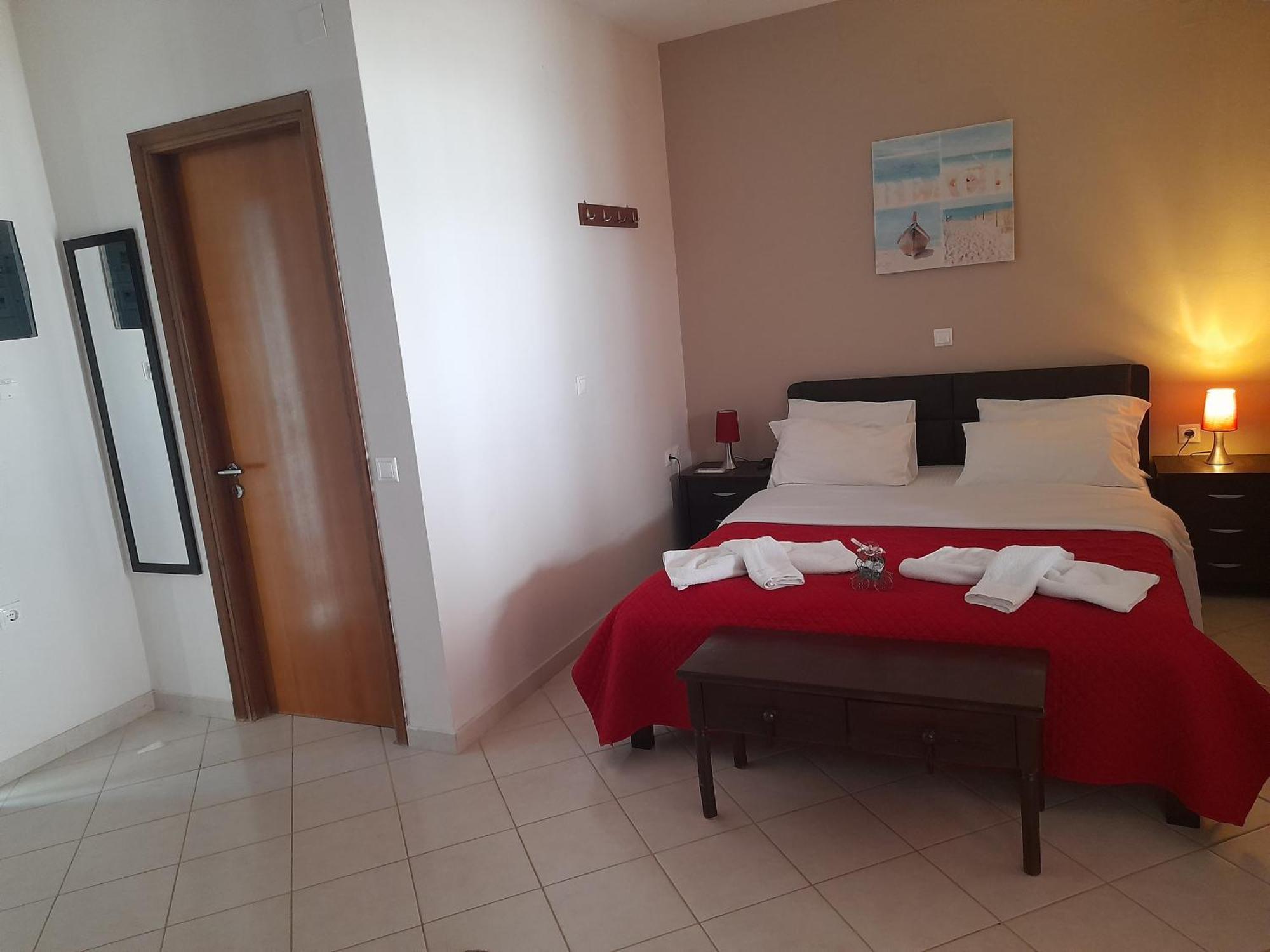 Aparthotel Delfini à Akhladherí Extérieur photo