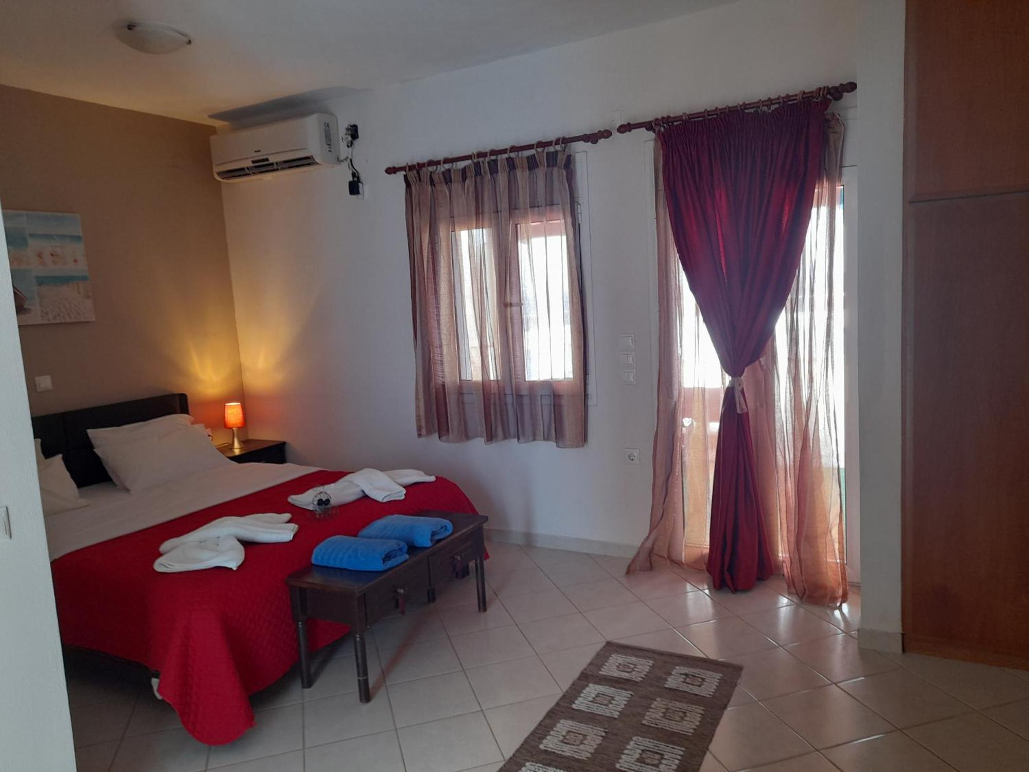 Aparthotel Delfini à Akhladherí Extérieur photo