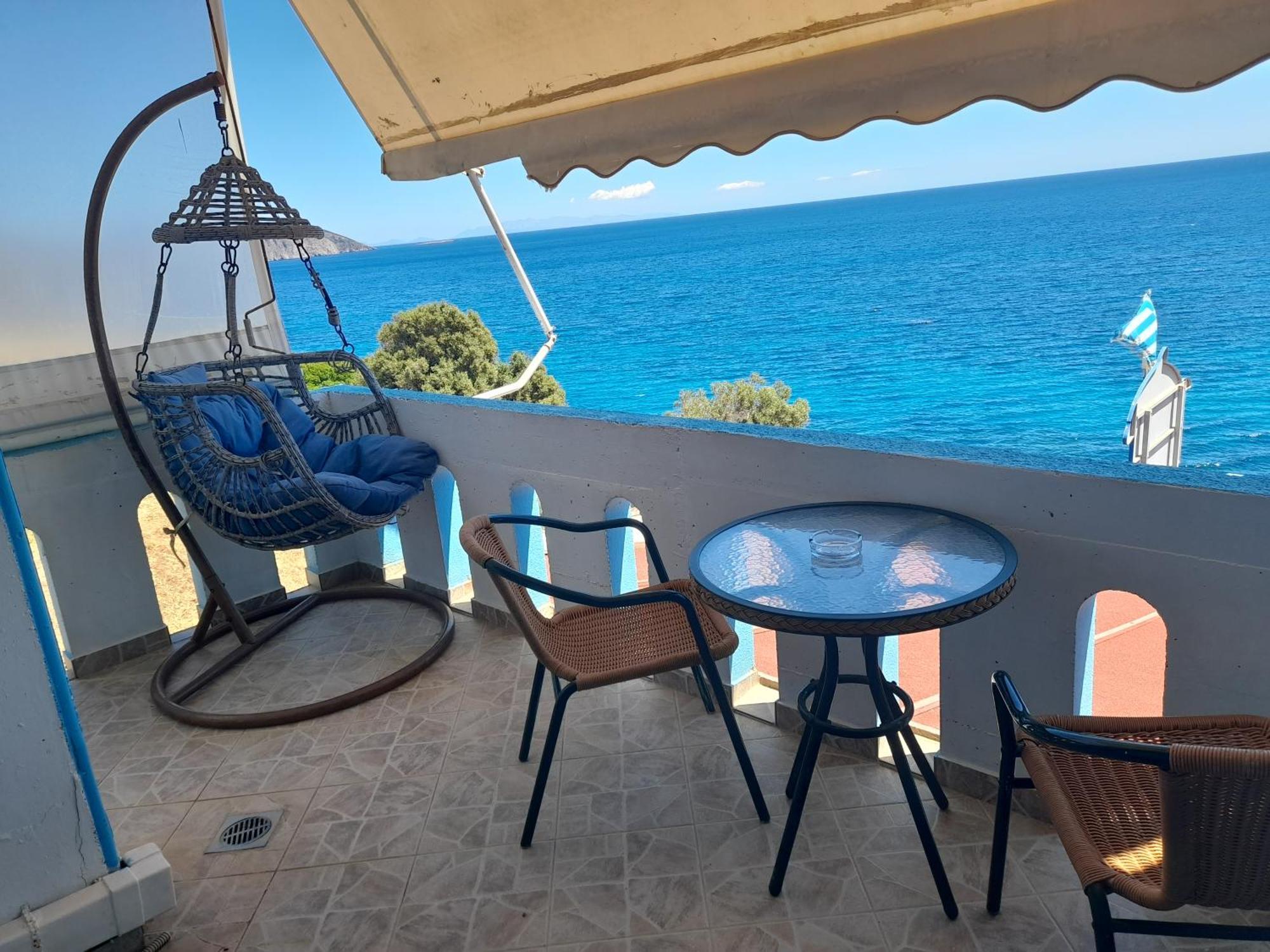 Aparthotel Delfini à Akhladherí Extérieur photo