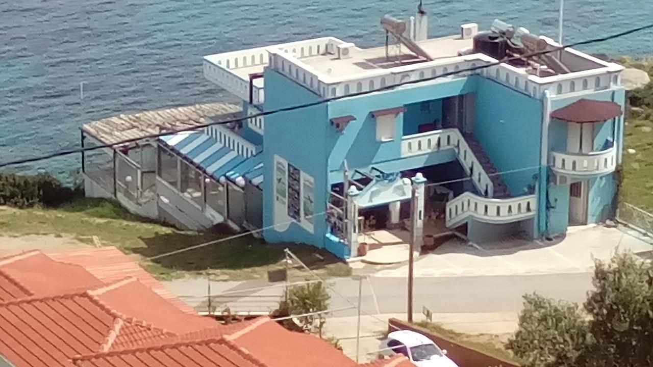 Aparthotel Delfini à Akhladherí Extérieur photo