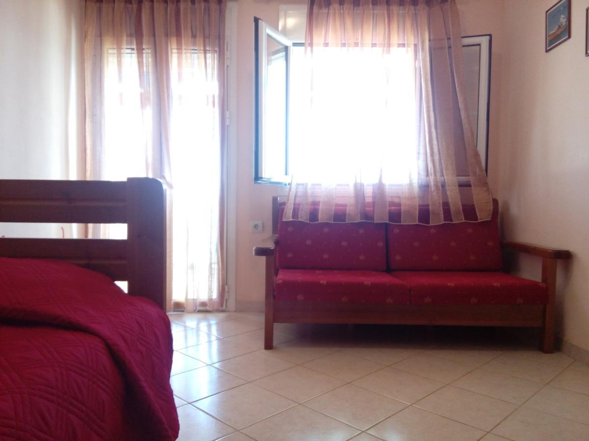 Aparthotel Delfini à Akhladherí Extérieur photo