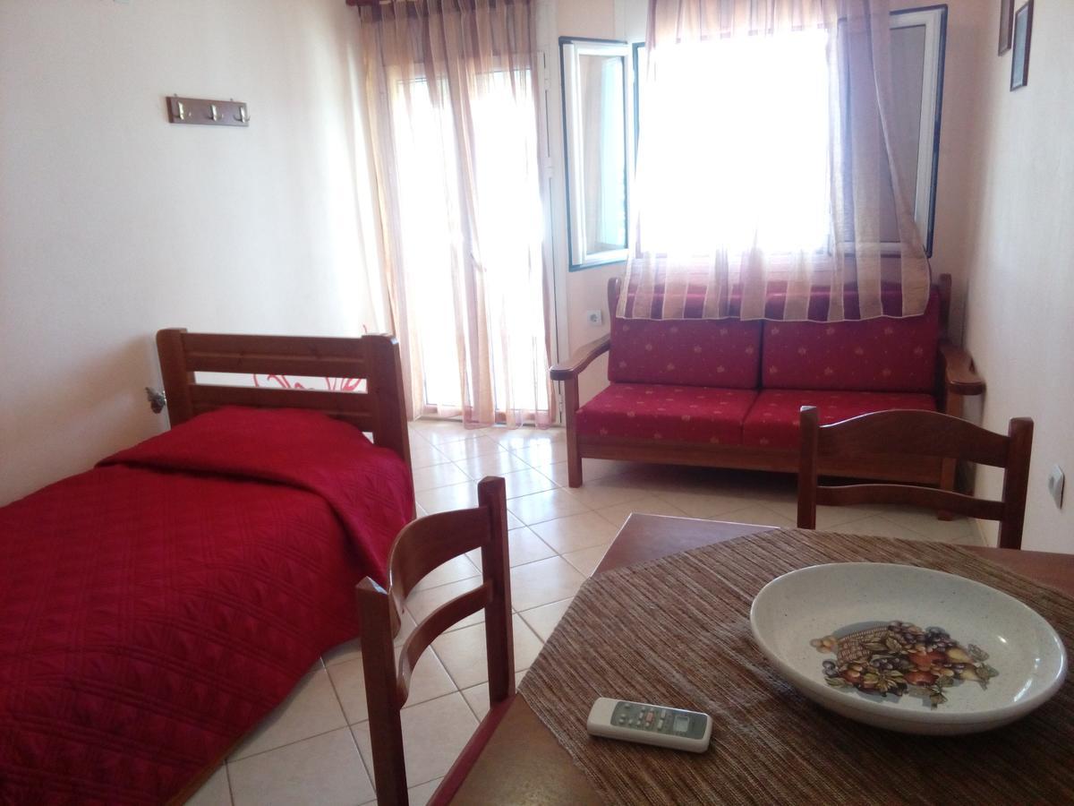 Aparthotel Delfini à Akhladherí Extérieur photo