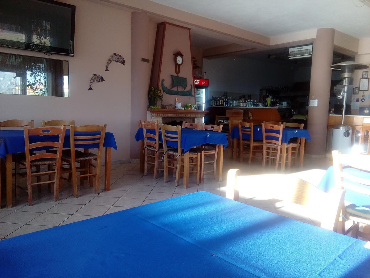 Aparthotel Delfini à Akhladherí Extérieur photo